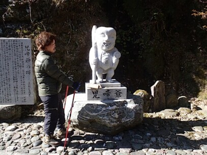 こなきじじいの銅像