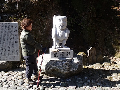 こなきじじいの銅像