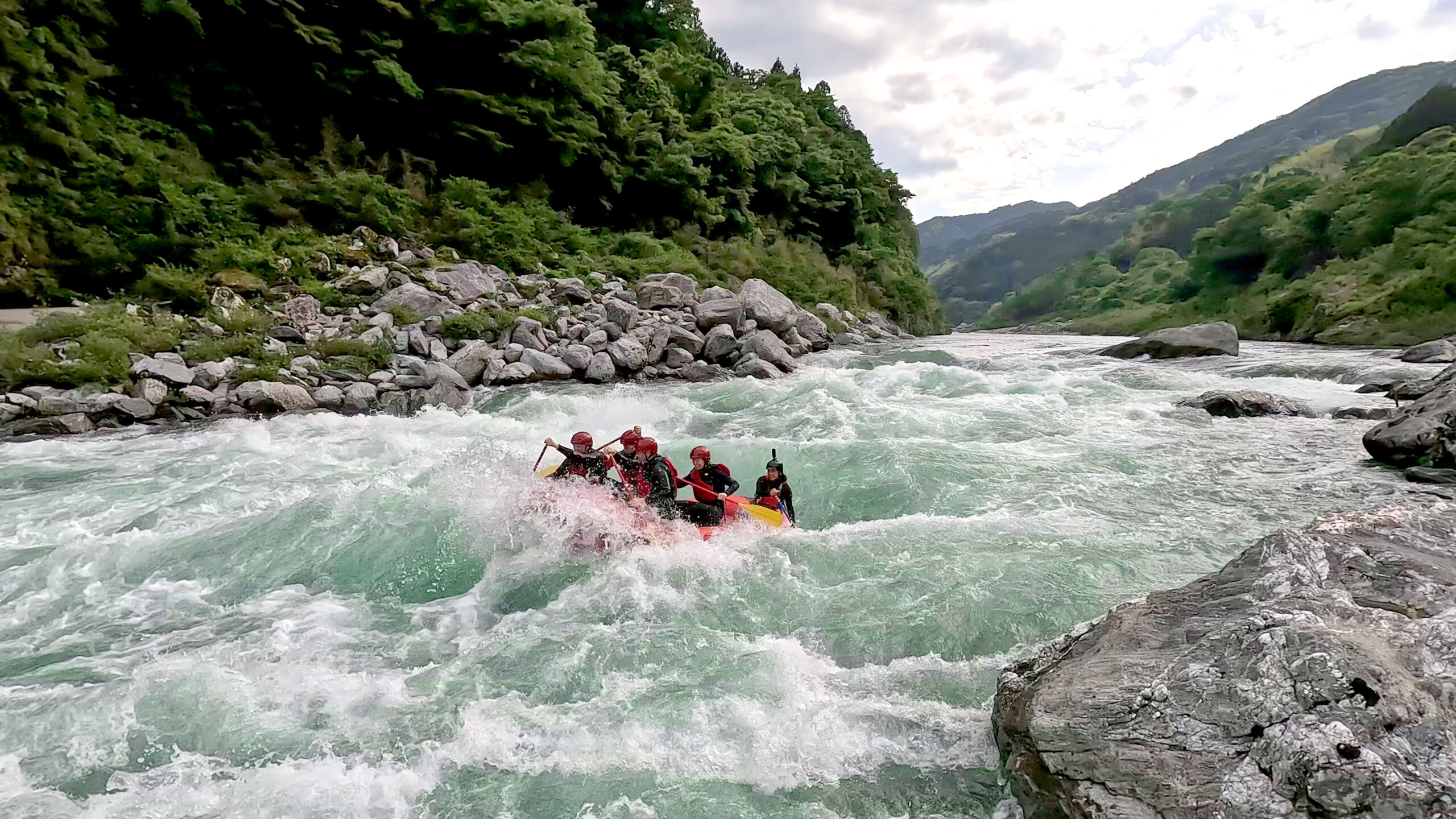 Kochi rafting Yoshino river
