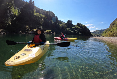 高知 吉野川 アクティビティ SUP パックラフト　ラフティング　シャワークライミング