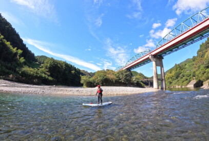 高知 吉野川 アクティビティ SUP パックラフト　ラフティング　シャワークライミング