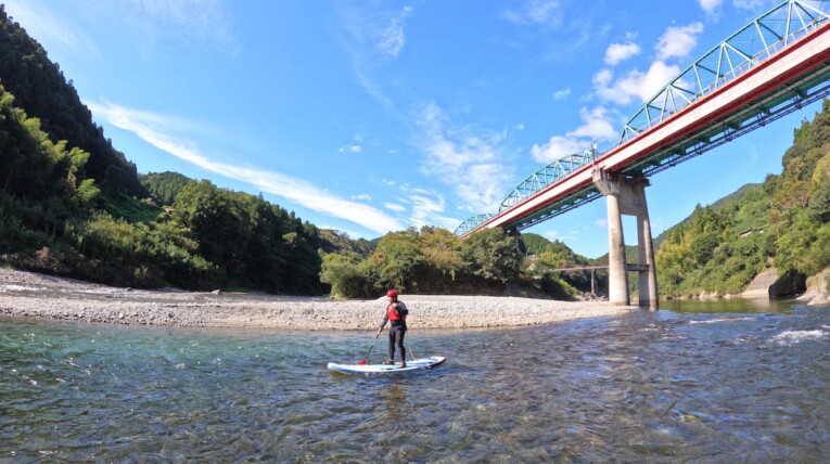 高知 吉野川 アクティビティ SUP パックラフト　ラフティング　シャワークライミング